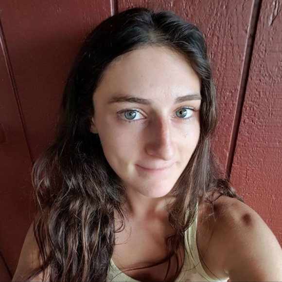 Meet your Posher, Alexandrea - Picture 2 of 3